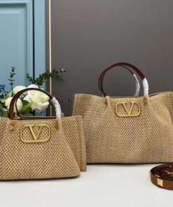 Brand-plaque leather crossbody bag