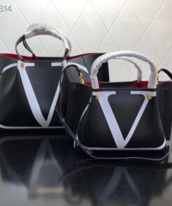 Brand-plaque leather crossbody bag