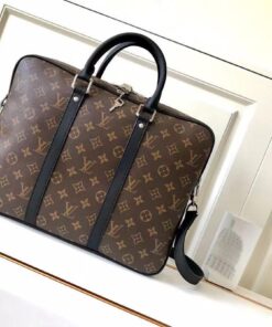 Louis Vuitton Pochette Métis Bag
