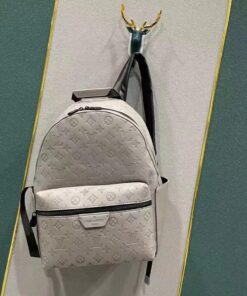 Louis Vuitton Avenue Sling Bag
