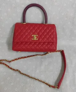 Elegant red leather purse with detachable gold chain and quilted design
