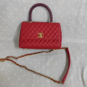 Elegant red leather purse with detachable gold chain and quilted design