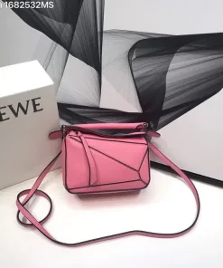 Loewe Puzzle bag crafted from calfskin leather with geometric stitched panels.