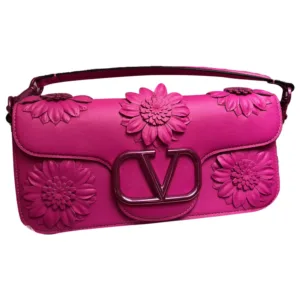 Elegant Valentino Garavani VLogo Signature smooth leather shoulder bag featuring a gold-tone chain and adjustable leather strap.