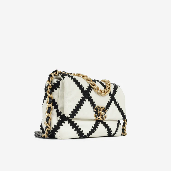 Chanel 19 Side Profile with Chain Strap Side profile of Chanel 19 small