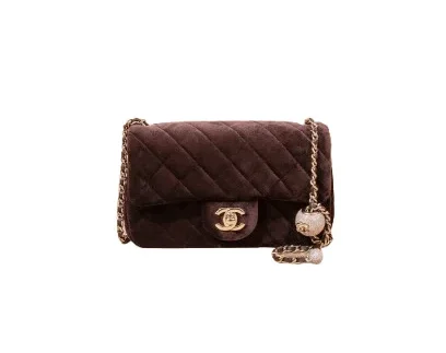 front view of leather woven chain strap with leather guard on Chanel gray felt bag