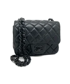 Small black quilted leather Chanel shoulder bag with flap closure